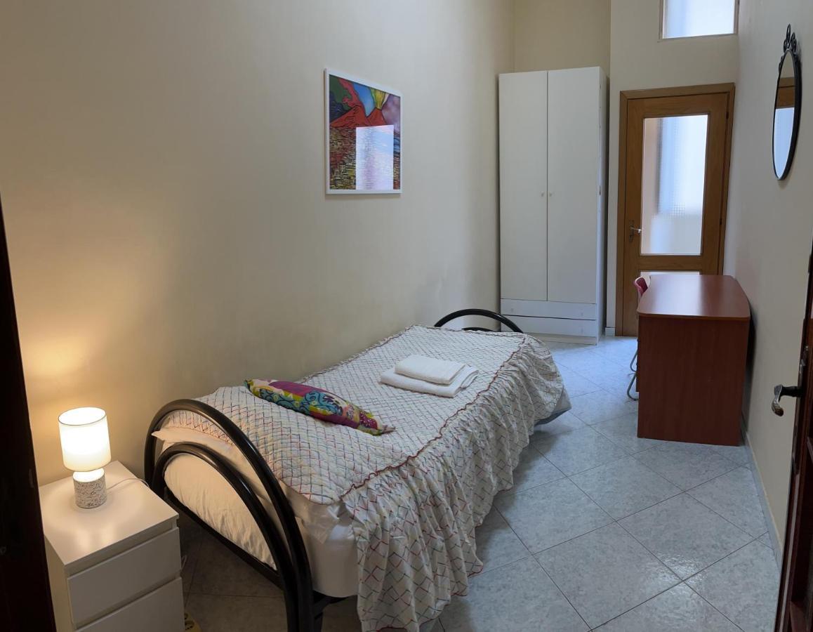 Dimora San Ferdinando Bed & Breakfast เนเปิลส์ ภายนอก รูปภาพ